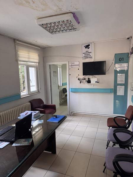 Bekleme salonu ve poliklinik önü