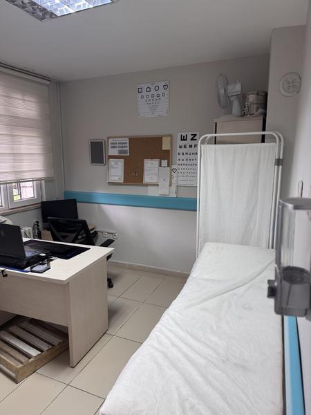 Muayene odası, göz tarama tabelası